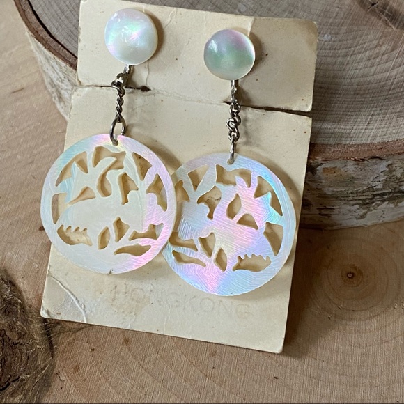 VTG- Carved MOP Bird of Paradise, Dangle & Drop Screw Backs- Carded - Picture 5 of 7